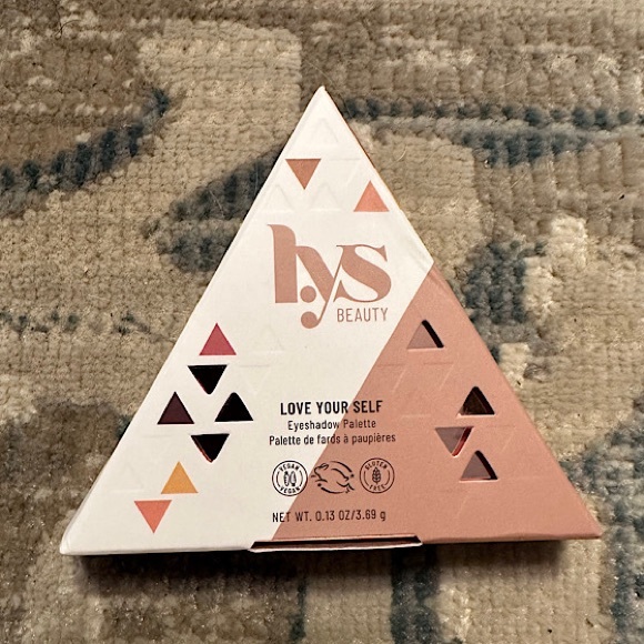 NEW LYS Beauty Eyeshadow Palette - Picture 2 of 3